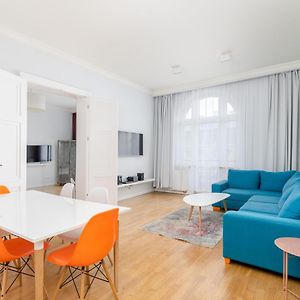 Two-Bedroom Apartment Balcony City View